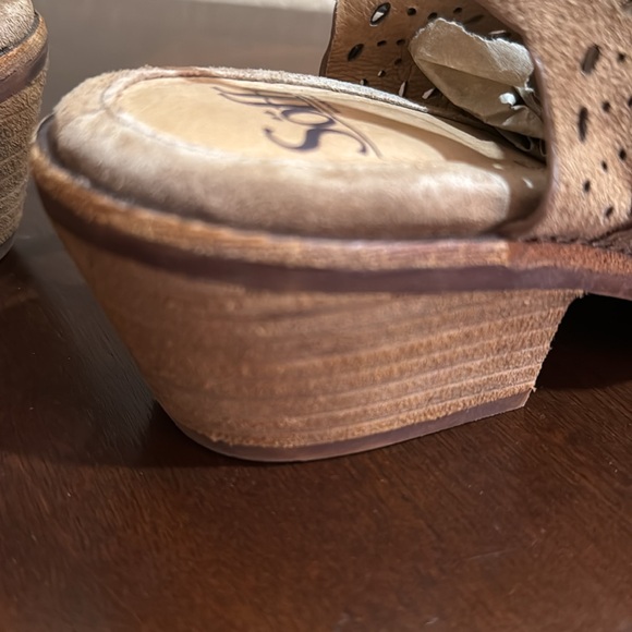 SOFFT SLINGBACKS SHOES TAN SUEDE LEATHER WITH CUTOUTS ADJUSTABLE STRAP BUCKLE - Picture 7 of 11